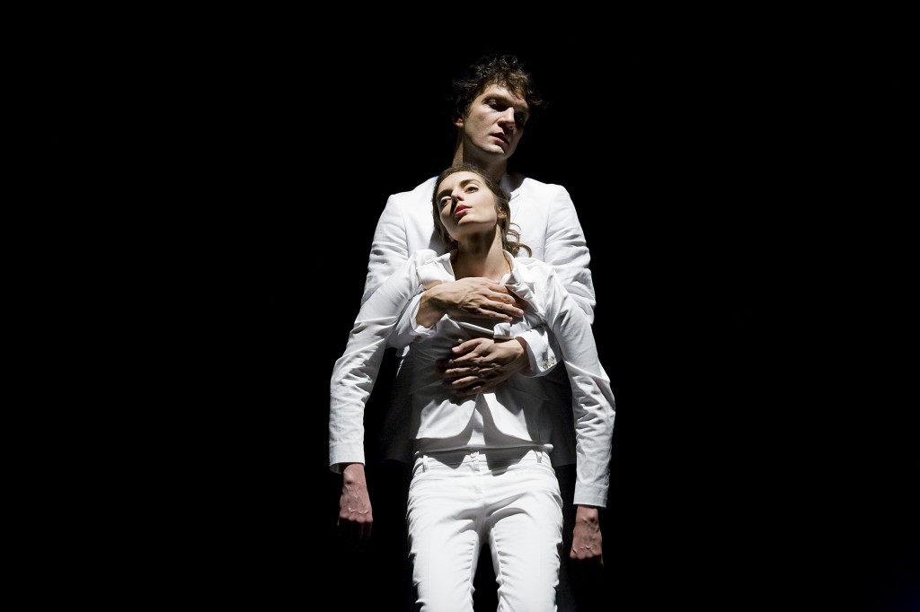 ATTEINTES A SA VIE - un spectacle de Jrme Junod/Cie Les Dbiteurs.  Avec Olivia Csiky-Trnka et Mathieu Ziegler Thtre de l'Usine, Genve, le 11 mai 2010 © Dorothe Thbert Filliger
